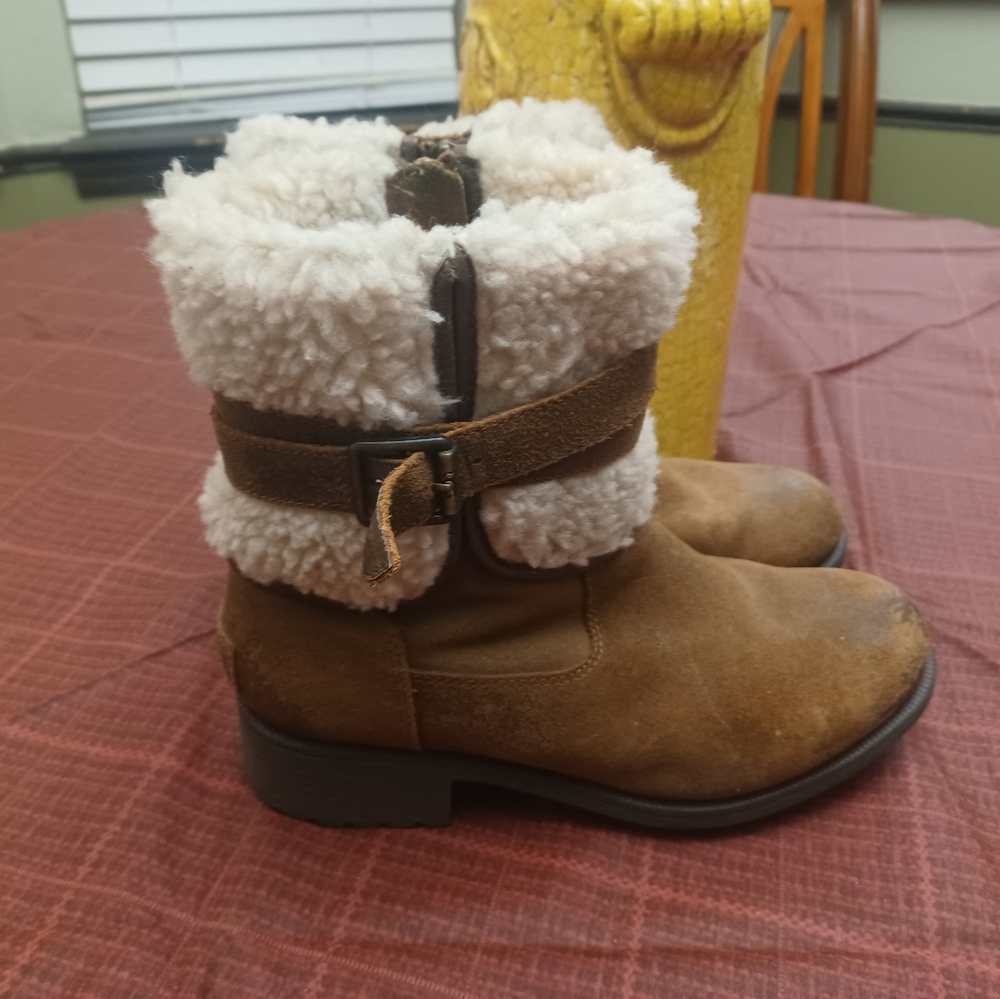 UGG WOMENS BOOTIES - Picture 2 of 12